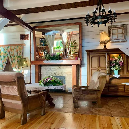 Bed & Breakfast Karczma Lesniczanka *